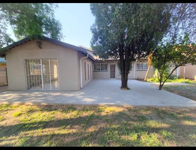 3 BEDROOM HOUSE FOR SALE IN VAALPARK